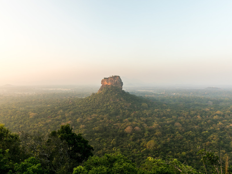 Le rocher du Lion au Sri Lanka vu depuis une montgolfière