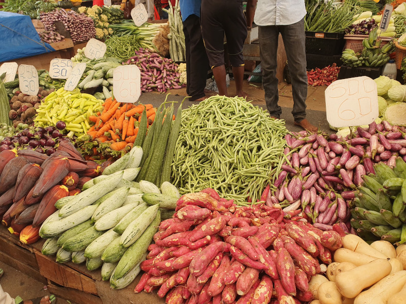Etal de fruits, légumes et épices du marché de Pettah au Sri Lanka
